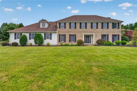5642 Limeport Rd, Emmaus, PA 18049