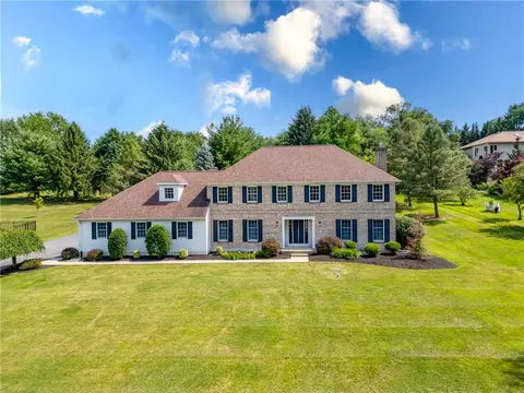 5642 Limeport Rd, Emmaus, PA 18049