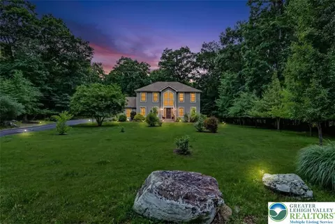 2117 White Dove Dr, East Stroudsburg, PA 18302