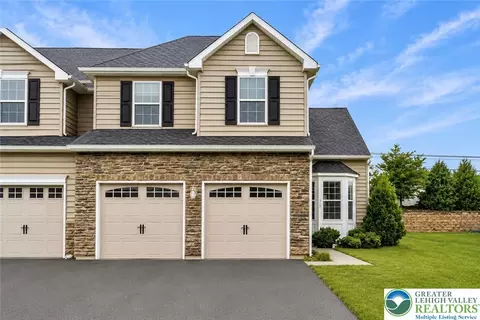 973 Spring White Dr, Breinigsville, PA 18031