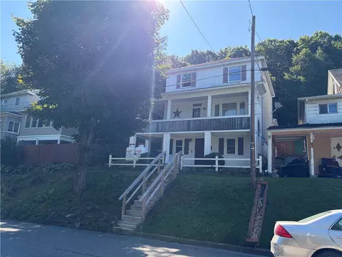 421 E Railroad St, Nesquehoning, PA 18240