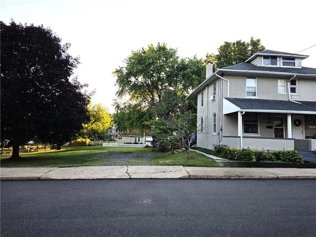 325 Delong, Emmaus, PA 18049