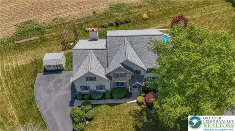 5110 Adriana Ct, Center Valley, PA 18034
