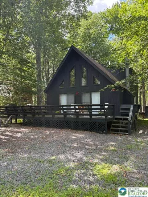 123 Oneida Dr, Pocono Lake, PA 18347