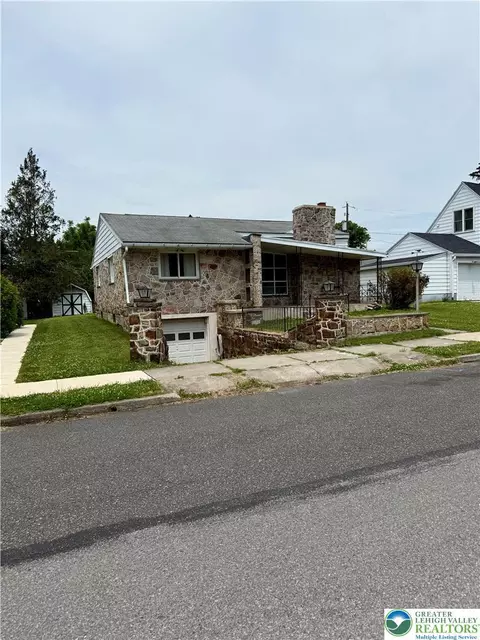 880 New York Ave, Hellertown, PA 18055