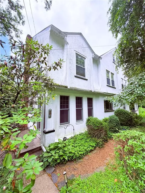 377 Shawnee Dr, Easton, PA 18042