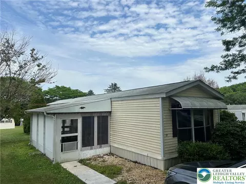 19 Liberty Ln, Mount Bethel, PA 18343
