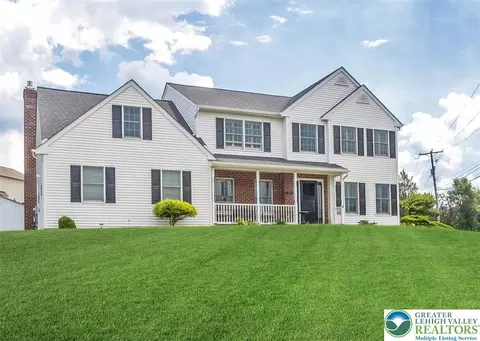 1252 Winter Ln, Easton, PA 18040