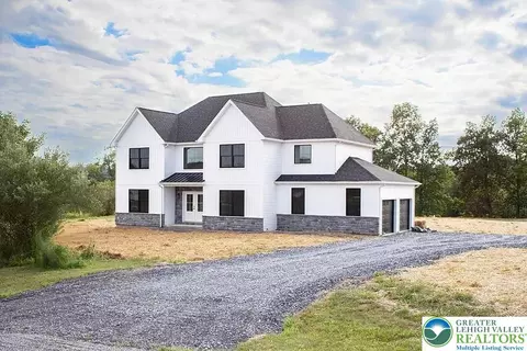 Woods Crossing, Chestnuthill Twp, PA 18322