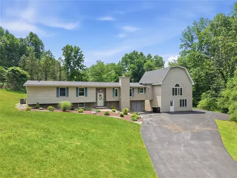 226 Circle Dr S, Saylorsburg, PA 18353