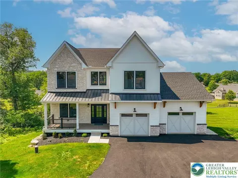4740 Hillcrest Ln, Whitehall, PA 18052
