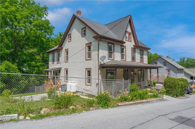 420 7th St, Slatington, PA 18080