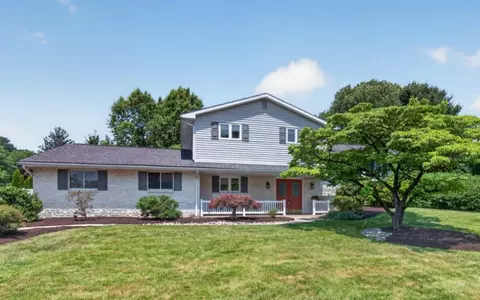 5463 Doris Dr, Allentown, PA 18106