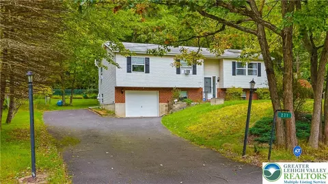 271 N Shore Dr, Albrightsville, PA 18210