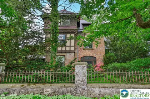 616 2nd St, Catasauqua, PA 18032
