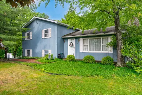 121 Timberlane Dr, Bangor, PA 18013