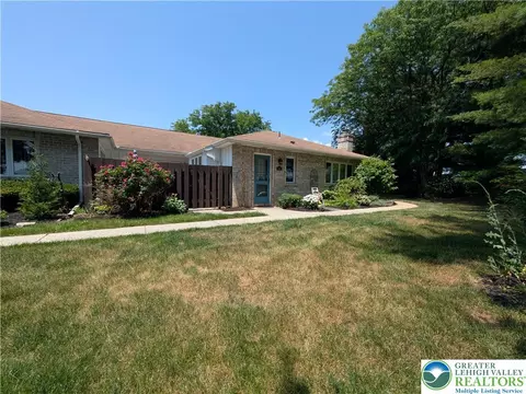 5634 Merion Ln, Macungie, PA 18062