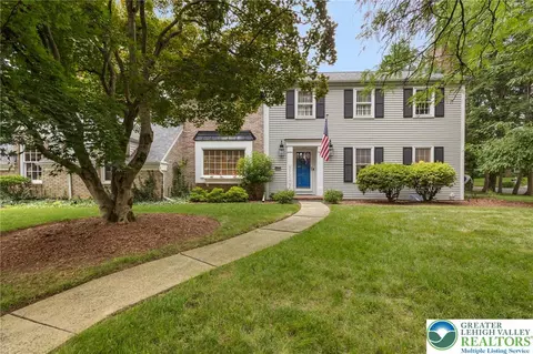 2898 Fairfield Dr, Allentown, PA 18103