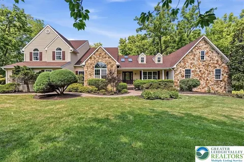 6470 Fawn Ln, Center Valley, PA 18034