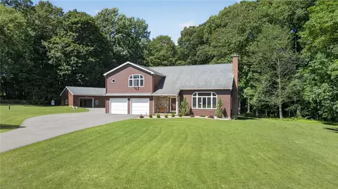60 Millwood Dr, Bangor, PA 18013
