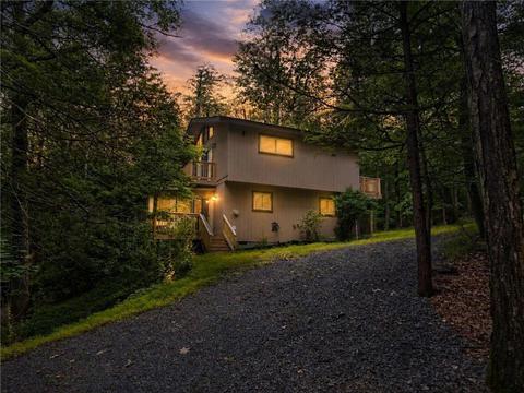 169 Sportsmen Dr, Cresco, PA 18326