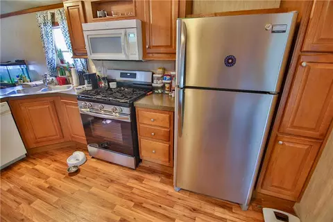 6 Spruce Cir, Bath, PA 18014 photo 4