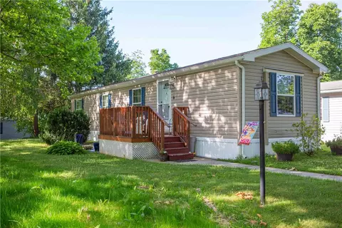 6 Spruce Cir, Bath, PA 18014 photo 2
