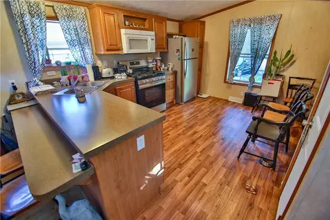 6 Spruce Cir, Bath, PA 18014 photo 3