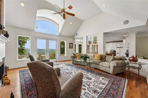 280 Sky Line Dr, Williams Twp, PA 18042