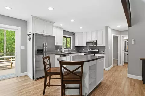 Kitchen - 142 Saunders Dr, Saw Creek, PA 18324 photo 1 of 4