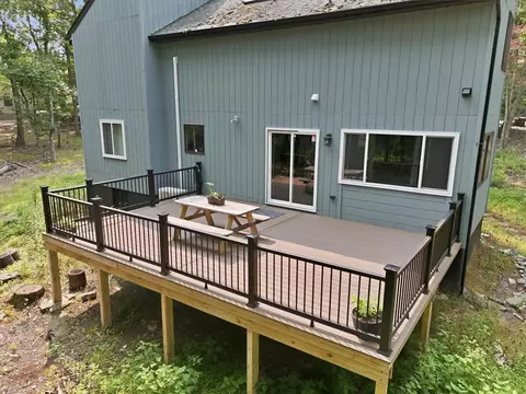 Exterior - 142 Saunders Dr, Saw Creek, PA 18324 photo 2 of 7