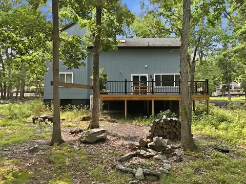 Exterior - 142 Saunders Dr, Saw Creek, PA 18324 photo 4 of 7