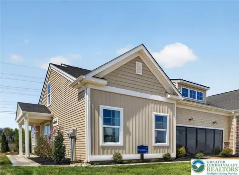 3014 N Cider Dr, Hokendauqua, PA 18052
