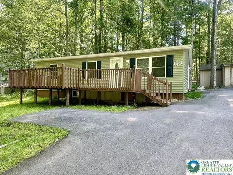 135 Oswayo Dr, Pocono Lake, PA 18347