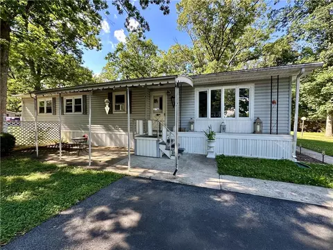 381 Red Oak Ln, Bath, PA 18014