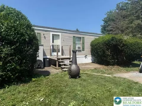 74 Easy St, Northampton, PA 18067