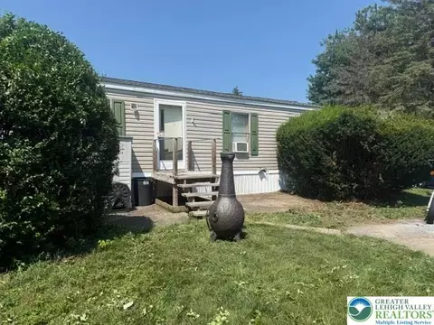 74 Easy St, Northampton, PA 18067