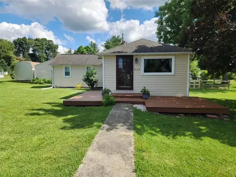 825 Sherman St, Catasauqua, PA 18032