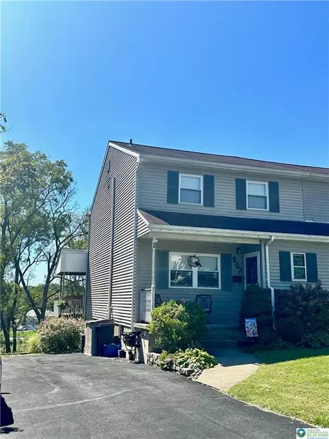 907 Lenape Cir, Catasauqua, PA 18032