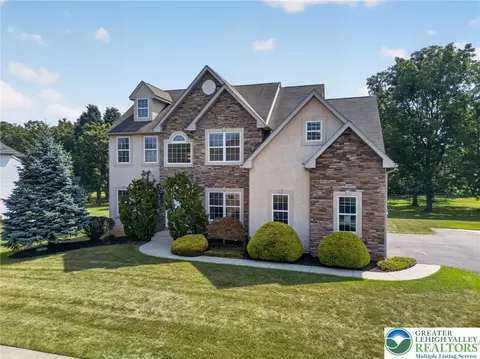 740 Mohican Dr, Easton, PA 18040