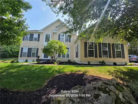 138 Clover Hollow Rd, Palmer Township, PA 18045
