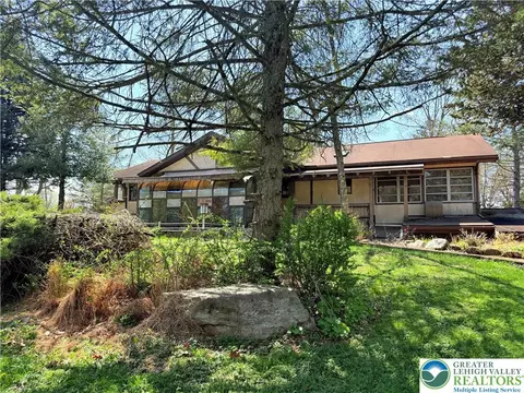 855 Sunrise Blvd, Mount Bethel, PA 18343