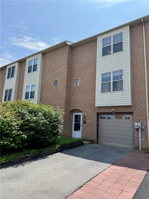 324 W 2nd St, Alburtis, PA 18011