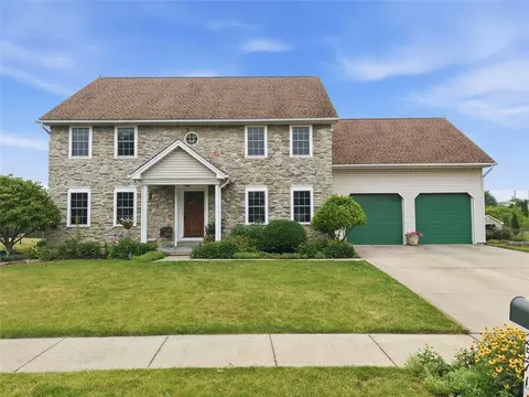 2571 Halleck Dr, Whitehall Twp, PA 18052