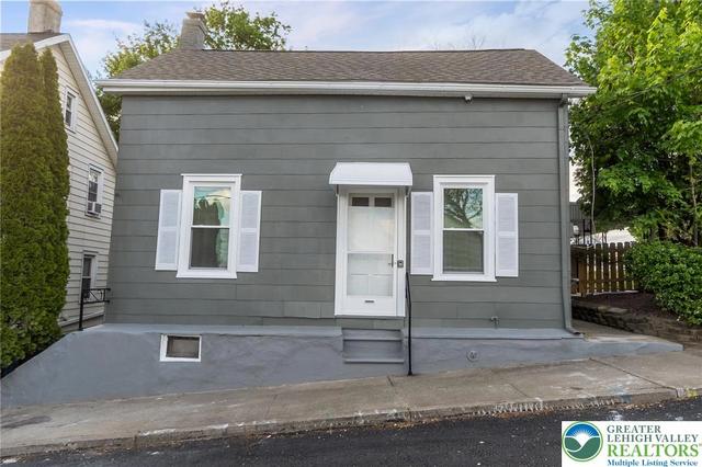 137 17th St W, Northampton, PA 18067