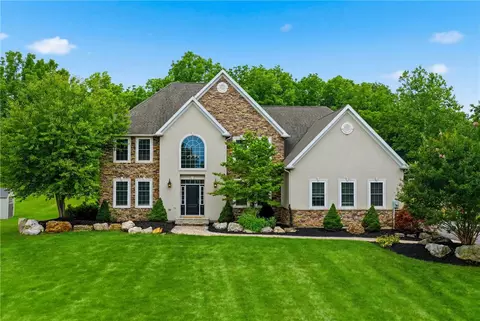 55 Island Ct, Williams Twp, PA 18042