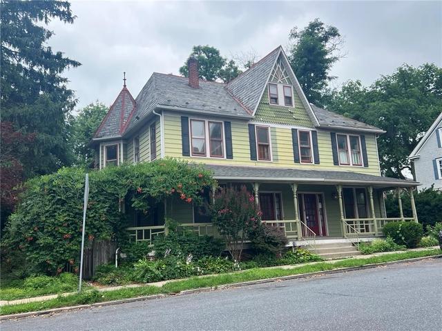 18 W Center St, Nazareth, PA 18064