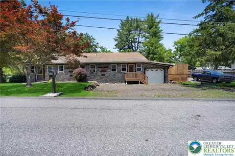 95 Young St, Williams Twp, PA 18042