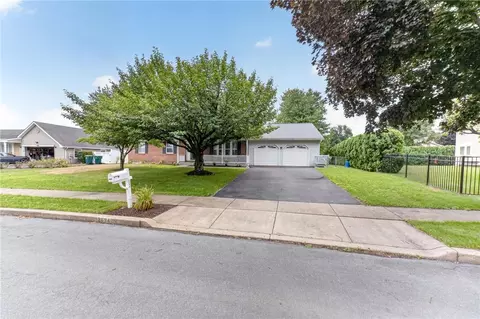 2694 Peggy St, Easton, PA 18045