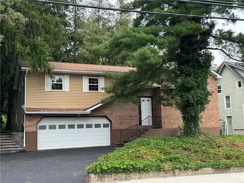 707 W State St, Coopersburg, PA 18036